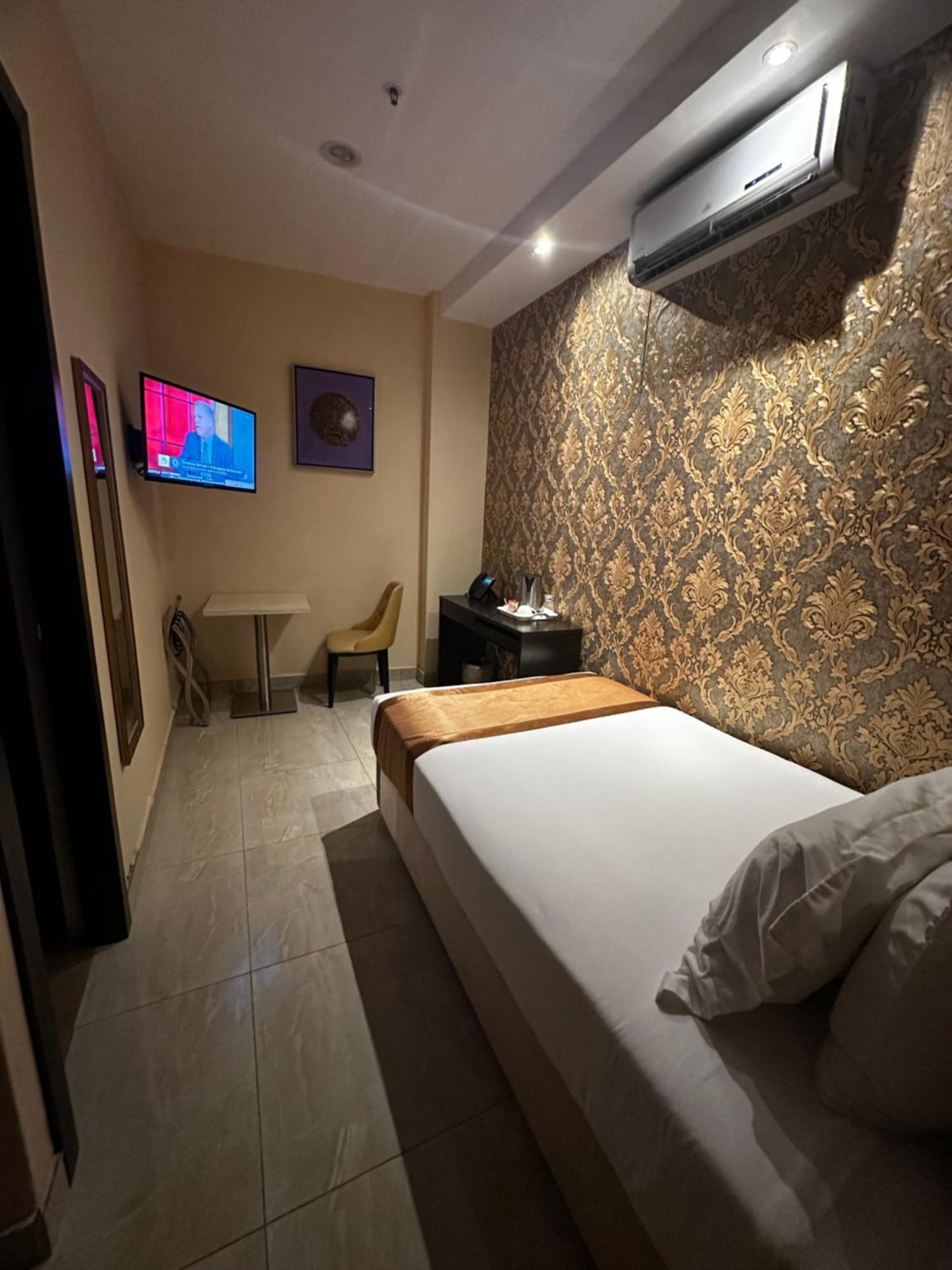 Hotel Crowner David Luaran gambar