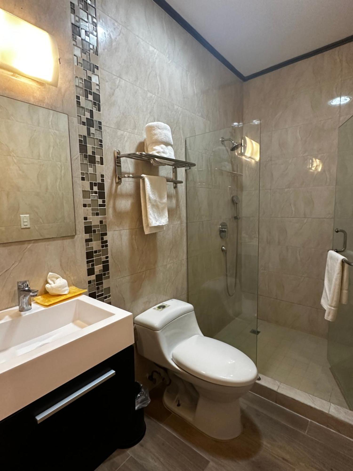 Hotel Crowner David Luaran gambar
