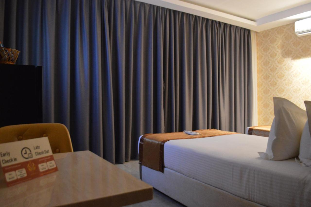 Hotel Crowner David Luaran gambar