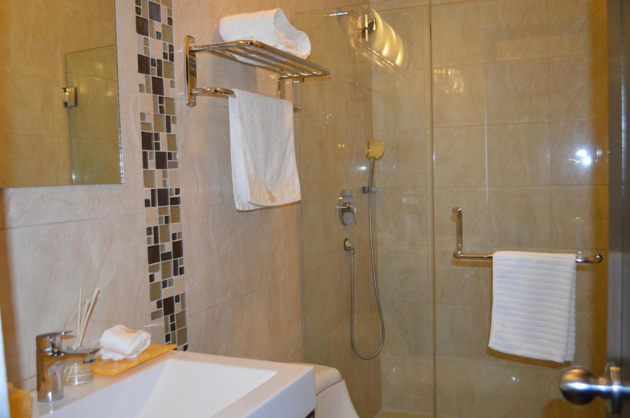 Hotel Crowner David Luaran gambar